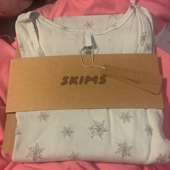 SKIMS Other - SKIMS snowflake sleep set